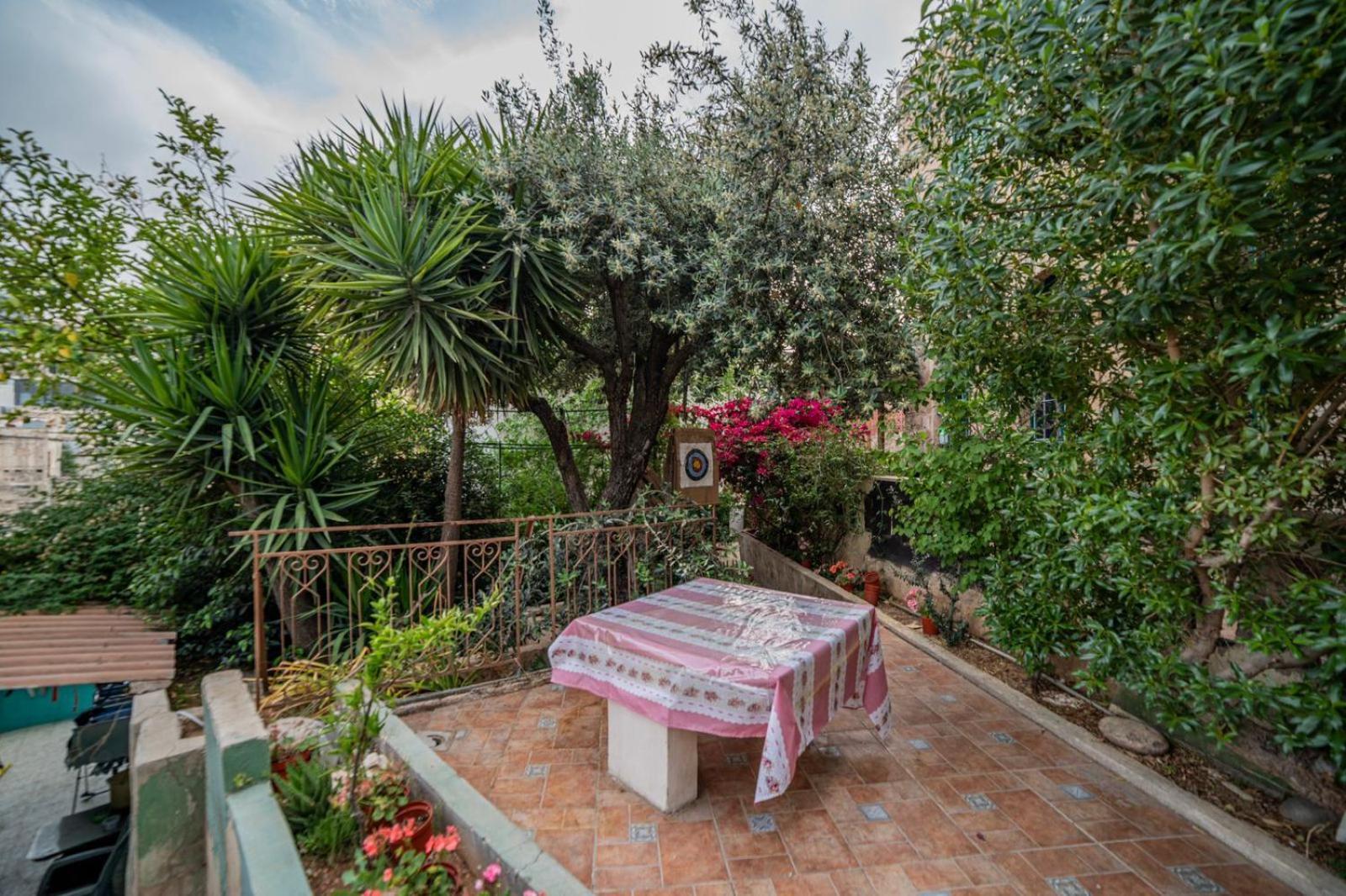 Central House With Beautiful Garden Amman Esterno foto